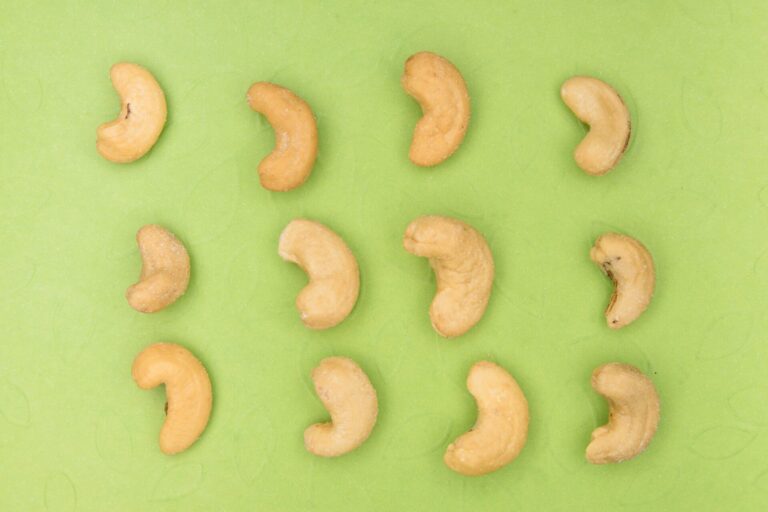 How Many Carbs and net carbs in cashews Ultimate Guide