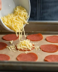 keto cheese pepperoni cheese chips